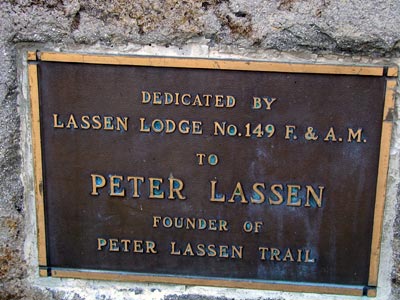 A plaque that reads "Dedicated by Lassen Lodge No. 149 F. & A.M. to Peter Lassen - Founder of Peter Lassen Trail
